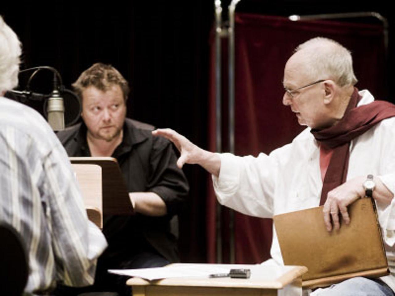 Darsteller Martin Engler und Regisseur Jörg Jannings (v.l.) bei der Aufnahme von "Souterrain".