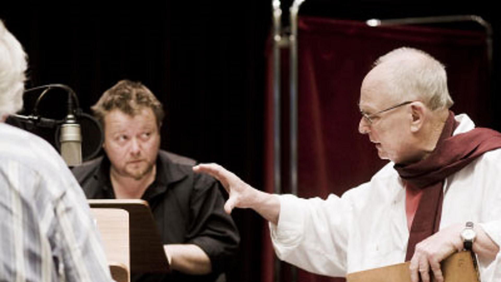 Darsteller Martin Engler und Regisseur Jörg Jannings (v.l.) bei der Aufnahme von "Souterrain".