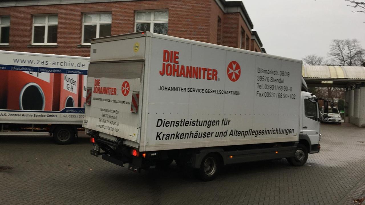 Umzugswagen transportieren alles weg