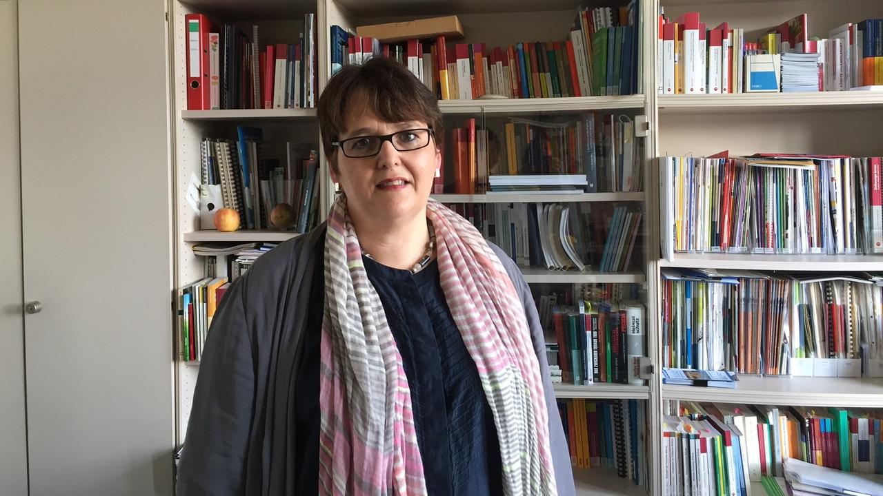 Dr. Gudrun Heinrich arbeitet an der Universität Rostock in der Arbeitsgruppe Gedenken.