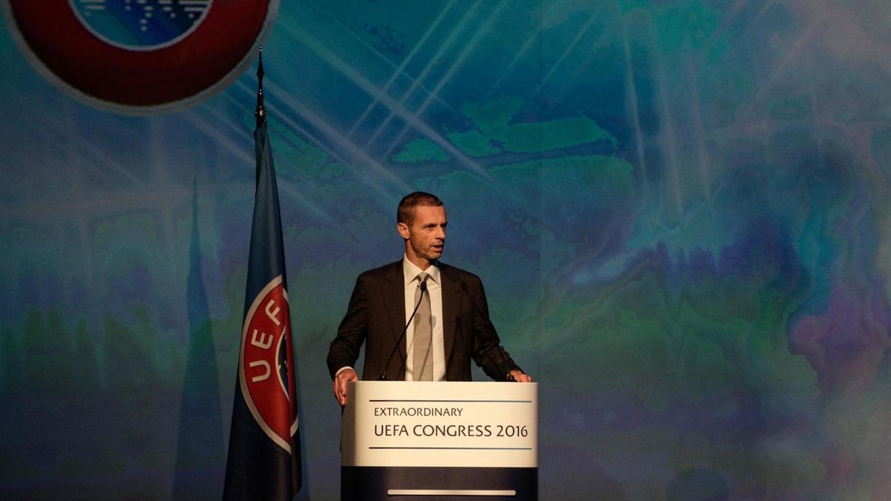 Alexander Ceferin hält beim UEFA-Kongress in Athen eine Rede