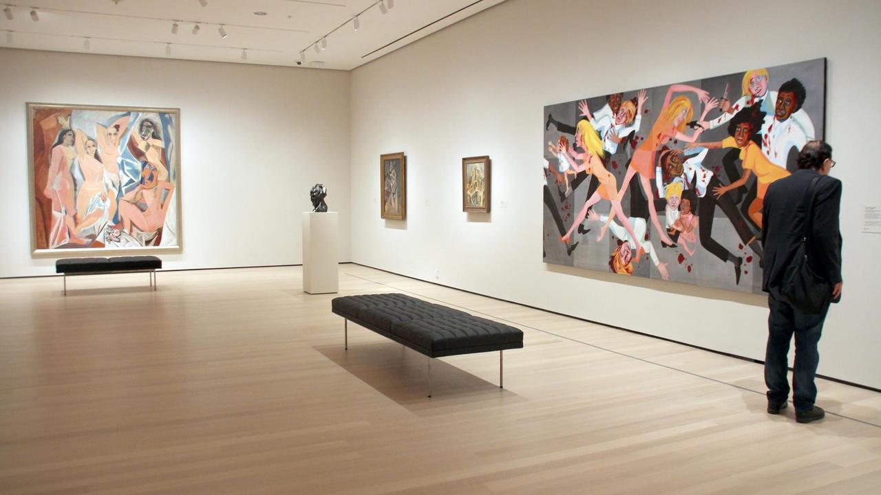 Die Gemälde "Les Demoiselles d'Avignon" von Pablo Picasso (l) und "American People Series #20: Die" von Faith Ringgold hängen in einem Raum im Museum of Modern Art.