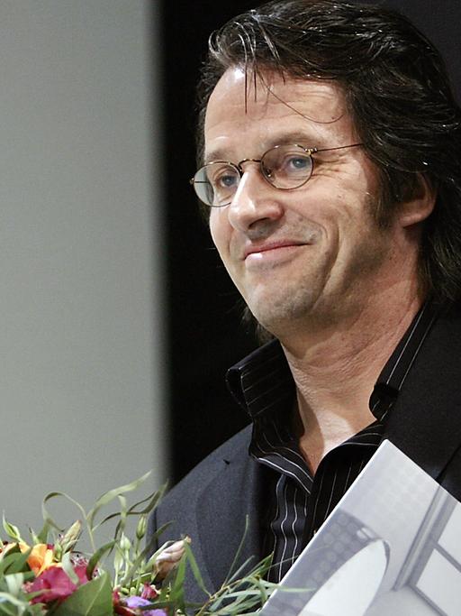 Der Schriftsteller Ralf Rothmann bei der Verleihung des Max Frisch-Preises im Schauspielhaus Zürich; Aufnahme vom Oktober 2006