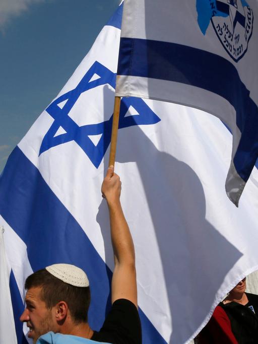 Israelische Demonstranten auf dem Tempelberg am 30. Oktober 2014.