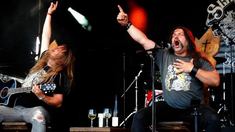 Gitarrist Tassilo Männer und Sänger Markus Adlhoch alias Schidl n Schedl traten 2018 beim Wacken open Air auf Gitarrist Tassilo Männer und Sänger Markus Adlhoch alias Schidl n Schedl traten 2018 beim Wacken open Air auf