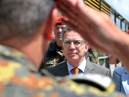 Verteidigungsminister de Maizière bei der Bundeswehr