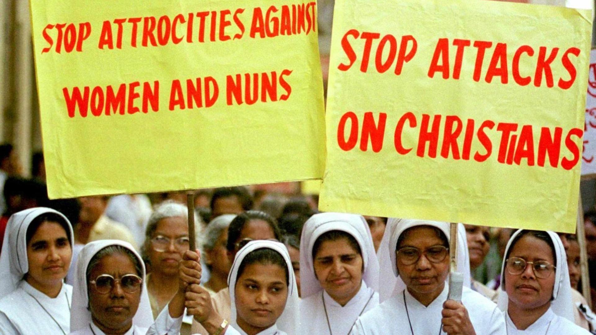 Sisters of the Missionaries of Charity hold placards during a protest by Calcutta's Christian community, Thursday, 11 February 1999 against attacks on Christians and nuns by Hindu fundamentalists. Almost 100,000 people participated in the rally. dpa |