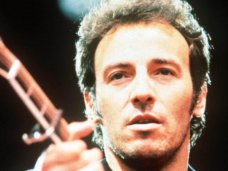 Der amerikanische Rocksänger Bruce Springsteen, aufgenommen bei einem Konzert am 25. Juni 1988 im London Wembley-Stadion.