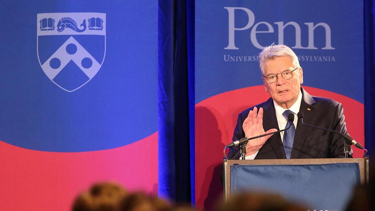 Bundespräsident Joachim Gauck sprich beim Besuch der University of Pennsylvania in Philadelphia in den USA.