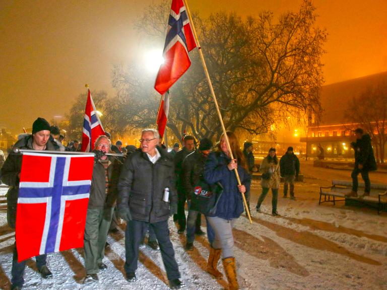 Norwegische Sympathisanten von Pegida demonstrieren am 12.01.2015 in Oslo.
