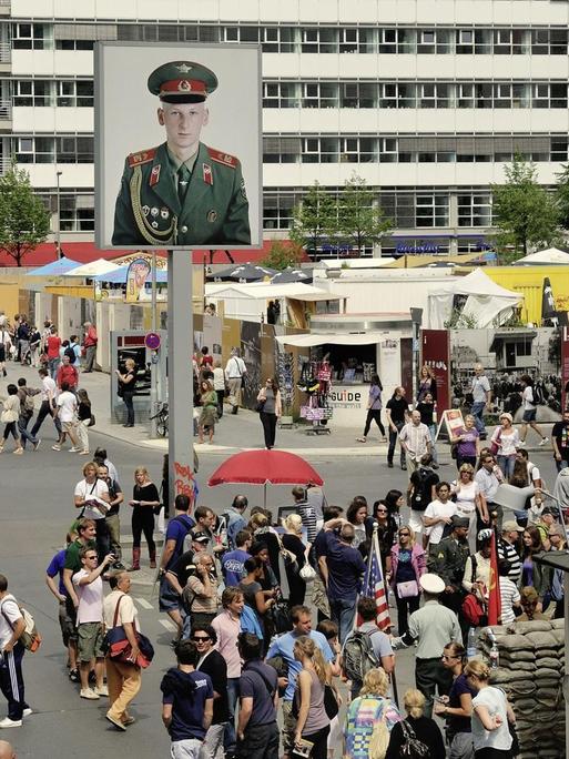 Der "Checkpoint Charlie" ist einer der letzten Orte, der an die Teilung Berlins erinnern