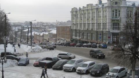 Die Lenin-Straße in Kirow, Russland, fast tausend Kilometer nordöstlich von Moskau gelegen. Rund 500.000 Einwohner.