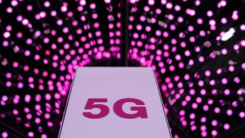 Eine 5G-Antenne bei der Mobilfunkmesse 2018 in Barcelona