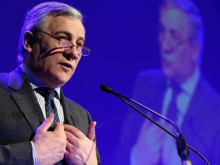 Der ehemalige EU-Industriekommissar Antonio Tajani bei einer Rede vor einem politischen Kongress im belgischen La Louviere.
