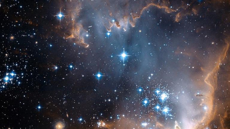 Ein Bild, das das "Hubble"-Weltraumteleskop aufgenommen hat. Es zeigt das Sternentstehungsgebiet N90 in der Kleinen Magellanischen Wolke - einer Begleitgalaxie der Milchstraße.