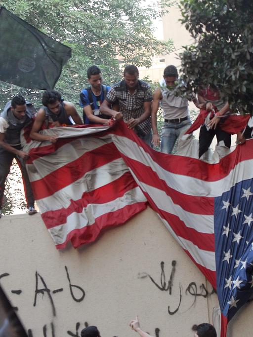 Demonstranten stürmten US-Botschaft in Kairo