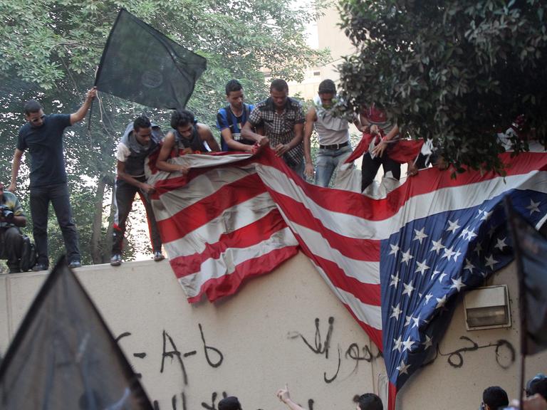 Demonstranten stürmten US-Botschaft in Kairo