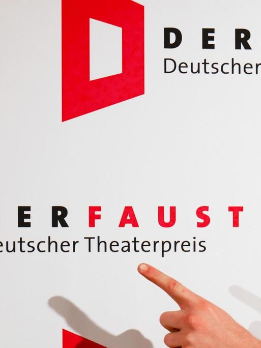 Das Logo mit dem Schriftzug "Der Faust Deutscher Theaterpreis"