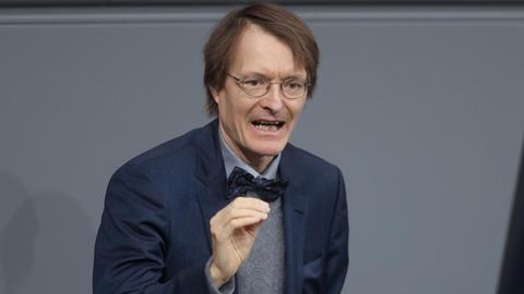 Der Abgeordnete Karl Lauterbach (SPD) spricht im Bundestag zum Thema Gesundheit.