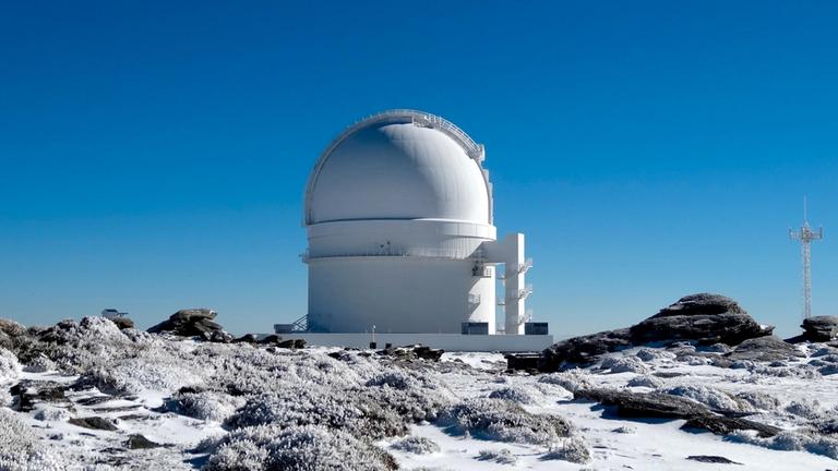 Die Kuppel des 3,5-m-Teleskops auf Calar Alto, an dem Carmenes zum Einsatz kommt (Carmenes-Konsortium)