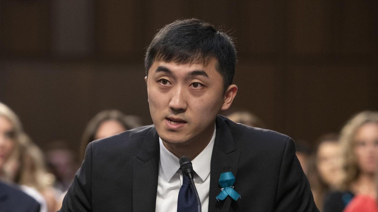 Han Xiao spricht bei einer Anhörung im US-amerikanischen Senat