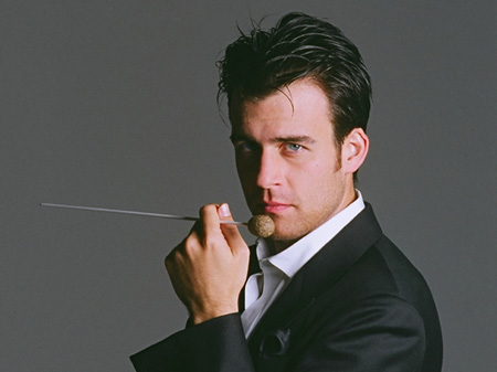 Ward Stare, Resident Conductor beim St. Louis Symphony Orchestra Ward Stare, Resident Conductor beim St. Louis Symphony Orchestra