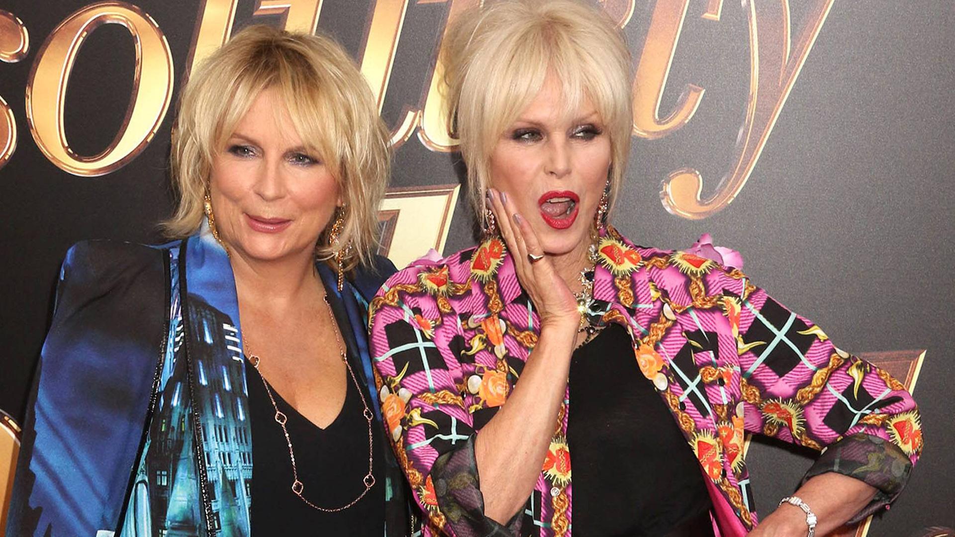Die US-Schauspielerinnen Jennifer Saunders (l.) und Joanna Lumley bei der Premiere des Films "Absolutely Fabulous" in New York am 18.07.2016 Die US-Schauspielerinnen Jennifer Saunders (l.) und Joanna Lumley bei der Premiere des Films "Absolutely Fabulous" in New York am 18.07.2016