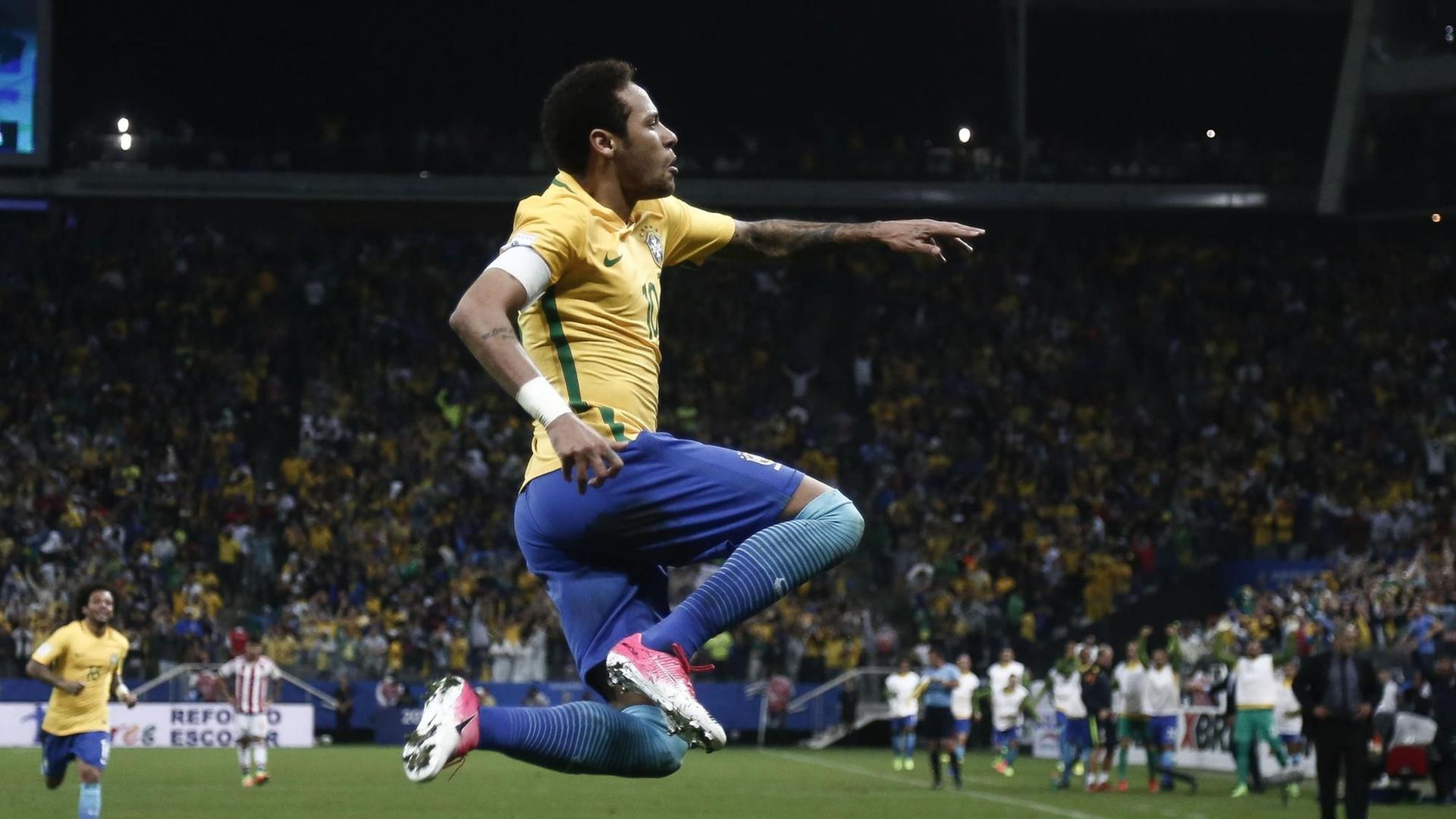 Der brasilianische Stürmer Neymar beim WM-Qualifikationsspiel gegen Paraquay. Hier beim Torjubel.