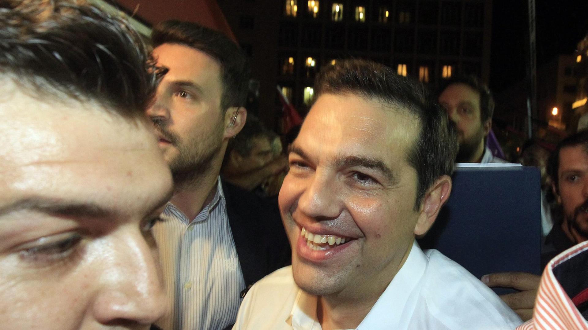 Syriza-Chef Alexis Tsipras dankt nach der Wahl seinen Anhängern und Unterstützern