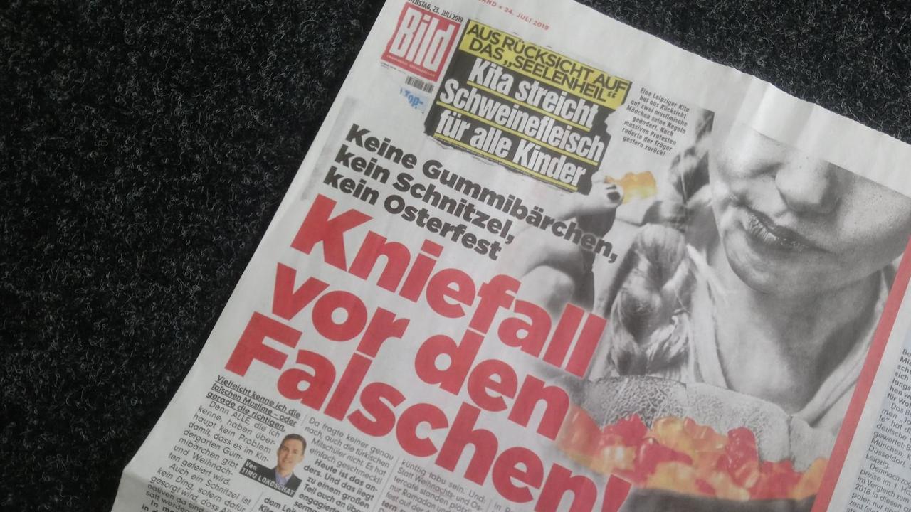 Am 24. Juli 2019 kommentiert "Bild" über Pläne von zwei Leipziger Kitas: "Kniefall vor den Falschen".