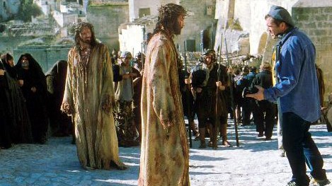 Mel Gibson trifft "Jesus Christus" in einem Filmset