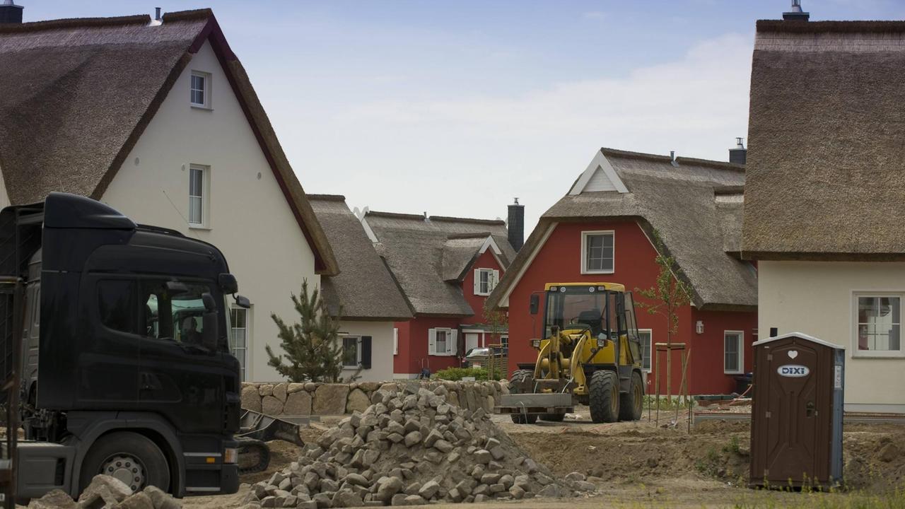 Neugebaute Ferienhäuser in Breege auf der Insel Rügen