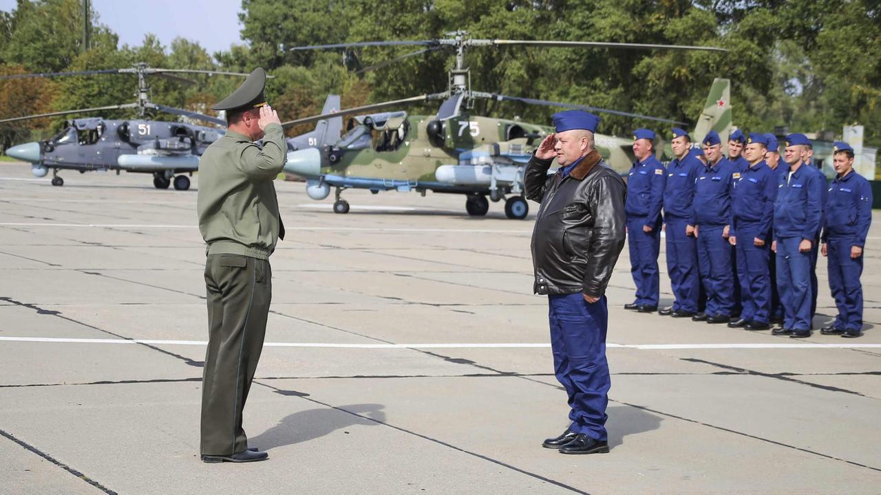 Das Bild soll russische Soldaten nach ihrer Ankunft für das Militärmanöver "Sapad 2017" in Weißrussland zeigen.
