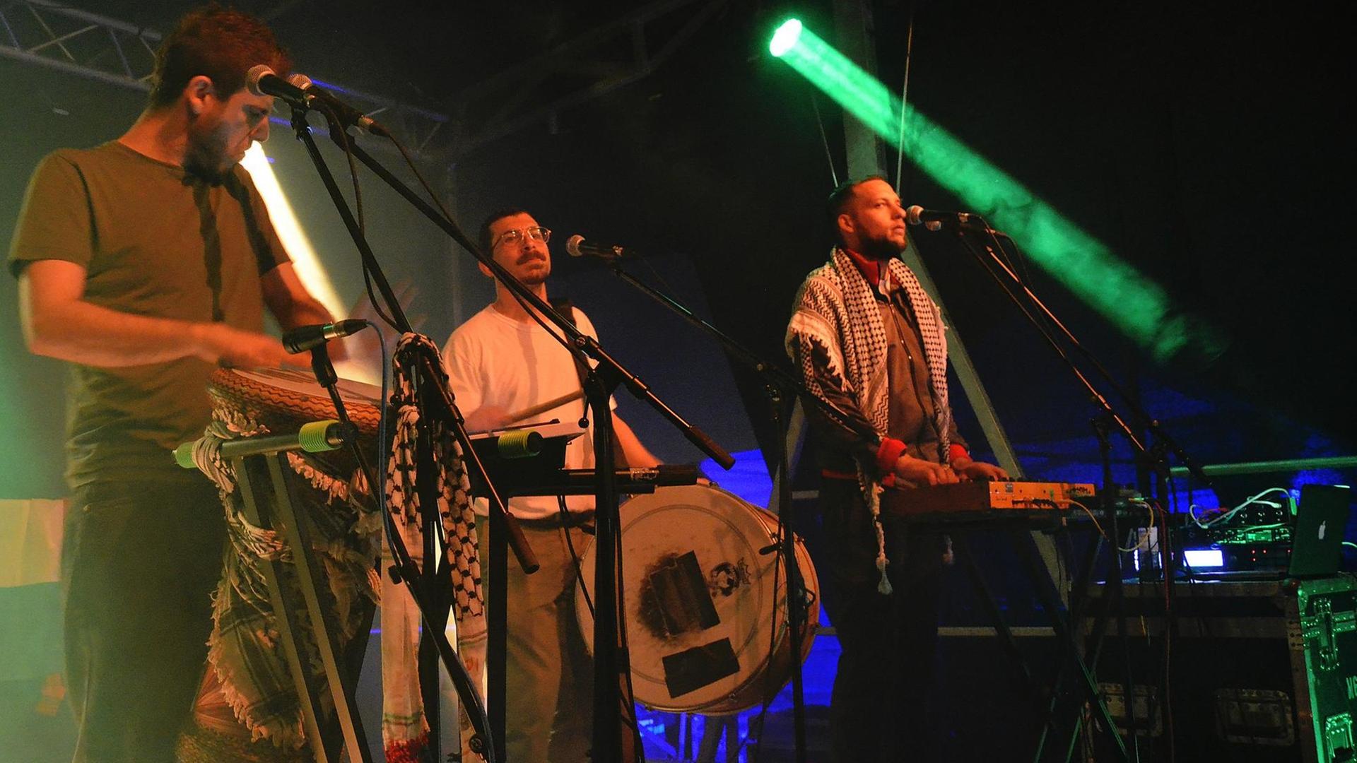 Die Band 47Soul aus Palästina steht in Mannheim auf der Bühne