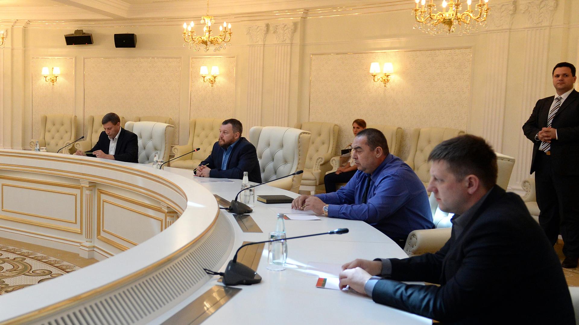 Die Konfliktparteien in der Ukraine haben sich bei Verhandlungen in der weißrussischen Hauptstadt Minsk auf eine Feuerpause geeinigt.