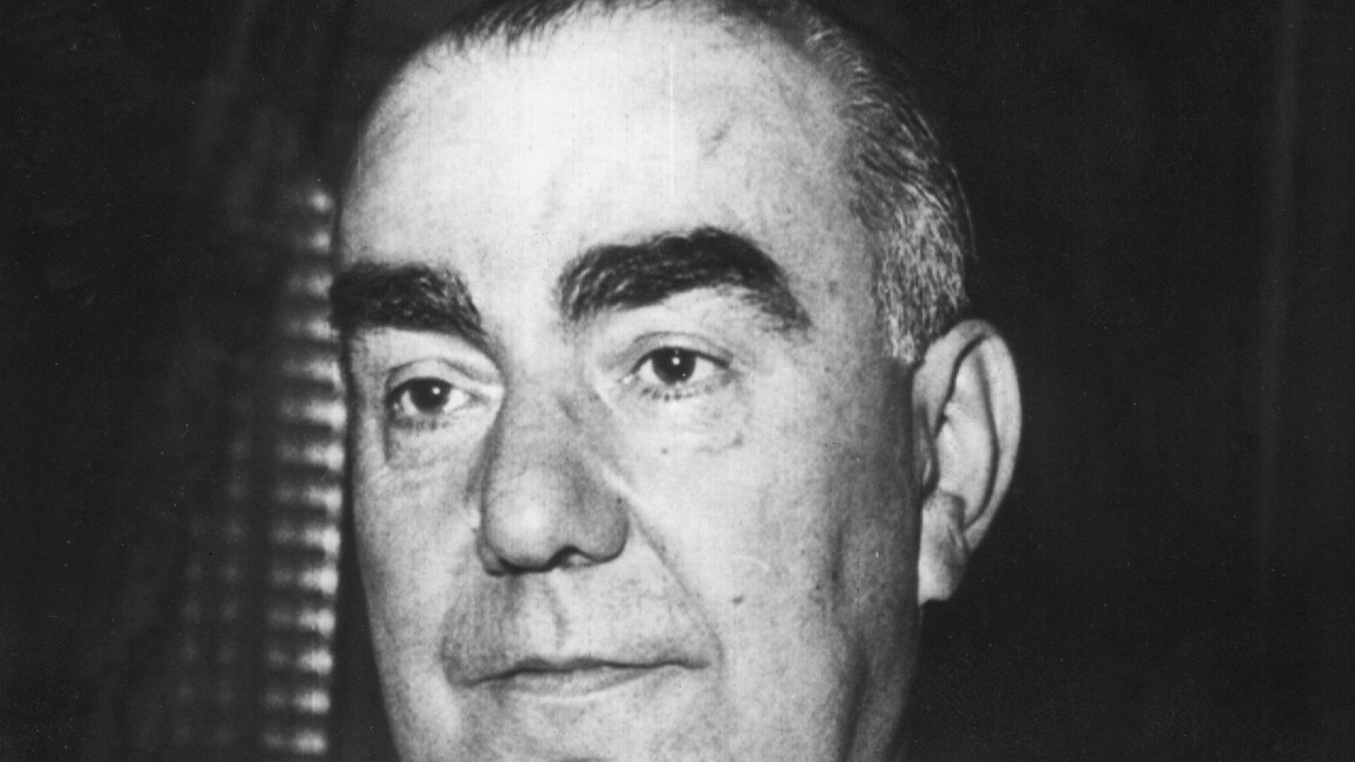 Der spanische Admiral und Politiker Anfang der 70er Jahre. Er war ein enger Vertrauter von General Francisco Franco und hatte seit Juni 1973 das Amt des Ministerpräsidenten inne. Luis Carrero Blanco wurde am 20. Dezember 1973 bei einem Bombenanschlag der ETA in Madrid getötet. Der spanische Admiral und Politiker Anfang der 70er Jahre. Er war ein enger Vertrauter von General Francisco Franco und hatte seit Juni 1973 das Amt des Ministerpräsidenten inne. Luis Carrero Blanco wurde am 20. Dezember 1973 bei einem Bombenanschlag der ETA in Madrid getötet.