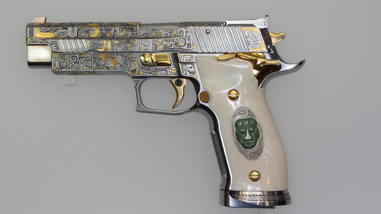Eine Pistole der Firma Sig Sauer in der Ausführung "Maya"