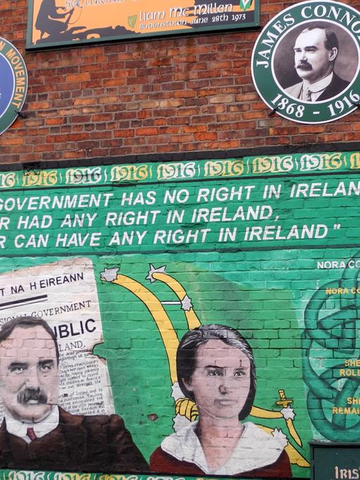 Wandbilder erinnern rund um die Falls Road in Belfast an den Osteraufstand von 1916 in Dublin, aufgenommen am 01.03.2016.