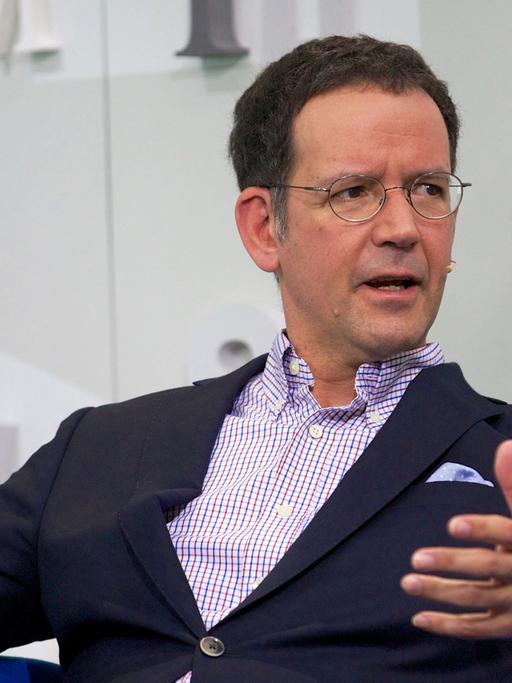 Gustav Seibt, deutscher Historiker, Literaturkritiker und Journalist. Aufgenommen am 12.10.2014 in Frankfurt