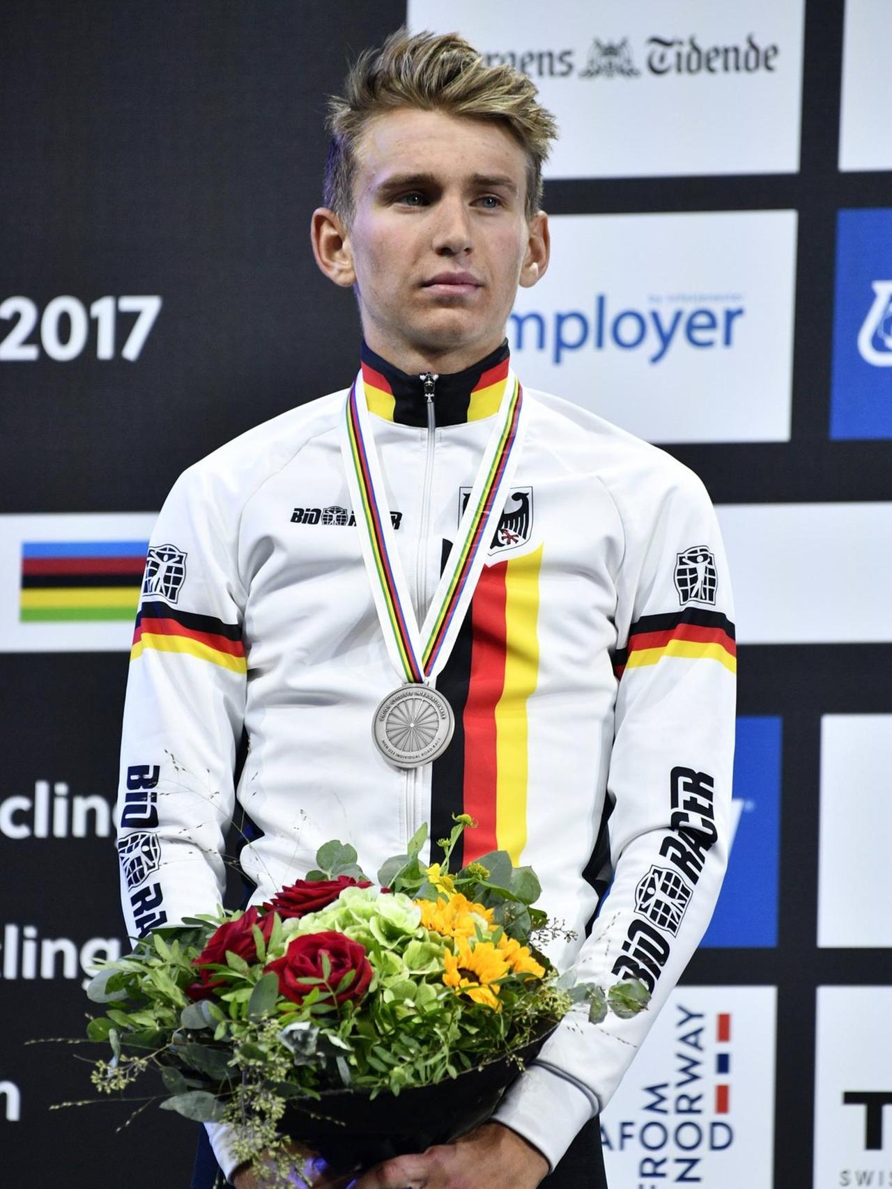 German Lennard Kamna celebrates on the podium with his silver medal after the men s Junior road race at the 2017 UCI Road World Cycling Championships in Bergen, Norway, Saturday 23 September 2017. YORICKxJANSENS PUBLICATIONxINxGERxSUIxAUTxONLY x05170561x