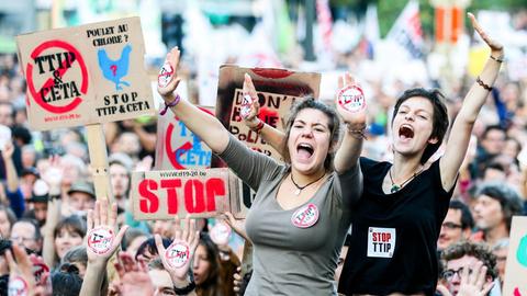 Die transatlantischen Freiahndelsabkommen CETA und TTIP stoßen auf großen Potest