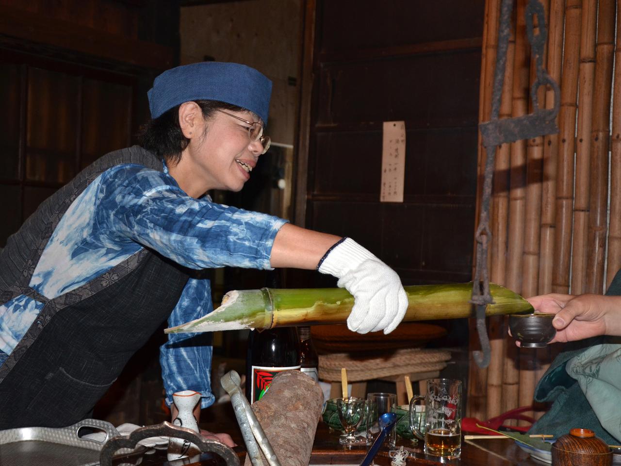 Matsuoka mit Sake-Bambusrohr