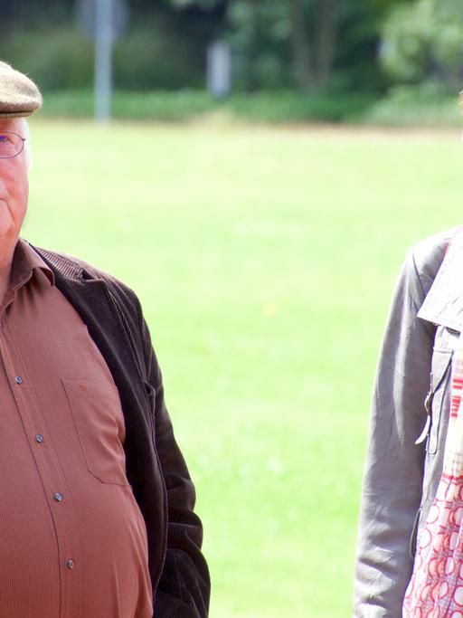 Norbert Blüm: Früher rauchte er Pfeife, jetzt ist es die "Batschkapp", wie er sagt, an der er sich festhält.