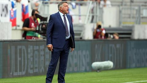 Sam Allardyce bei seinem ersten Einsatz als englischer Nationaltrainer beim WM-Qualifikationsspiel gegen die Slowakei.