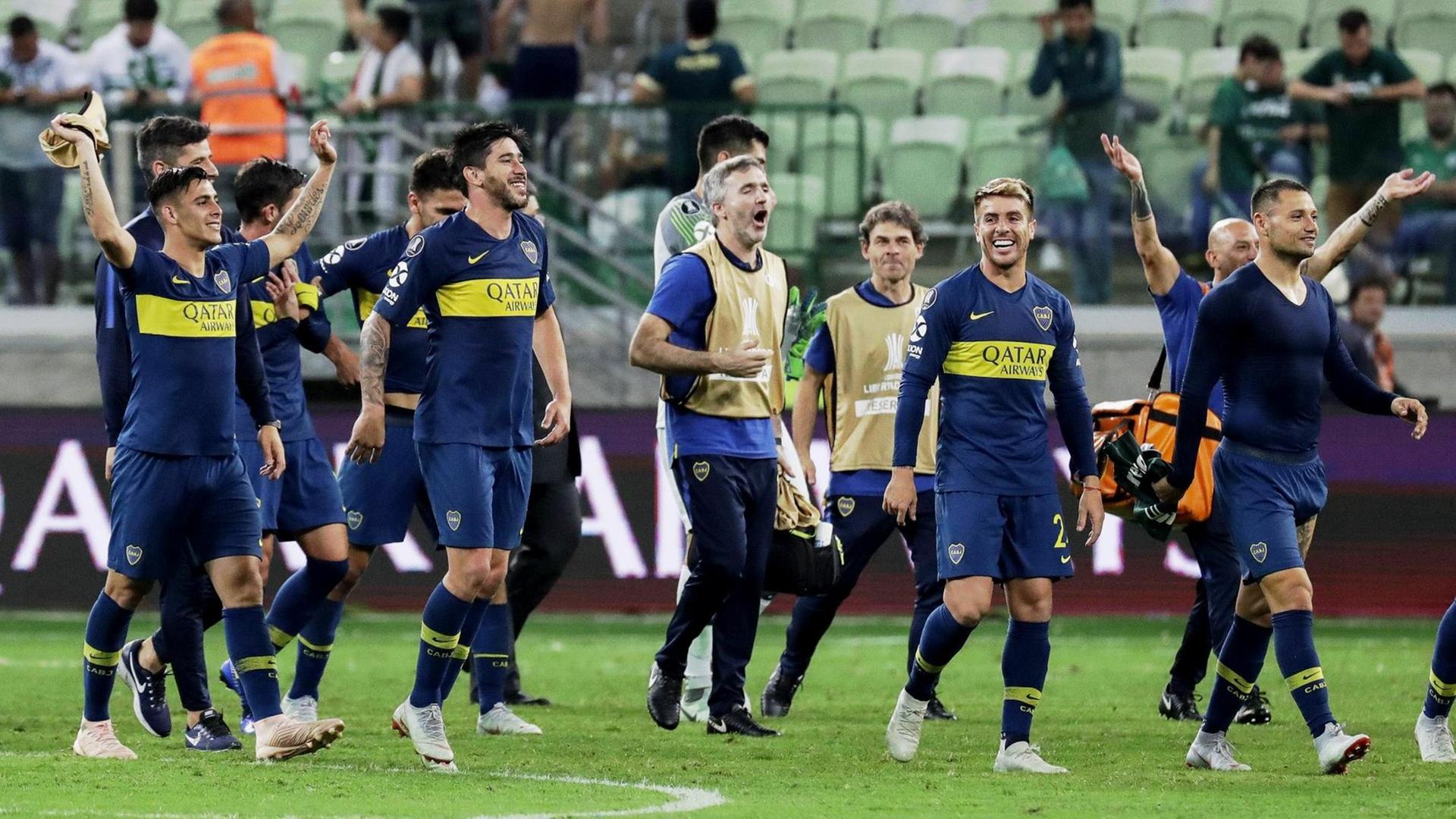 Die Boca Juniors feiern nach ihrem Finaleinzug in die Copa Libertadores nach ihrem Sieg gegen Palmeiras aus Brasilien.