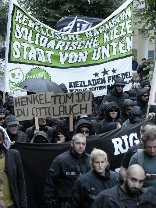 Demonstration gegen die Räumung eines besetzten Hauses in der Rigaer Straße in Berlin Friedrichshain am 9. Juli 2016.
