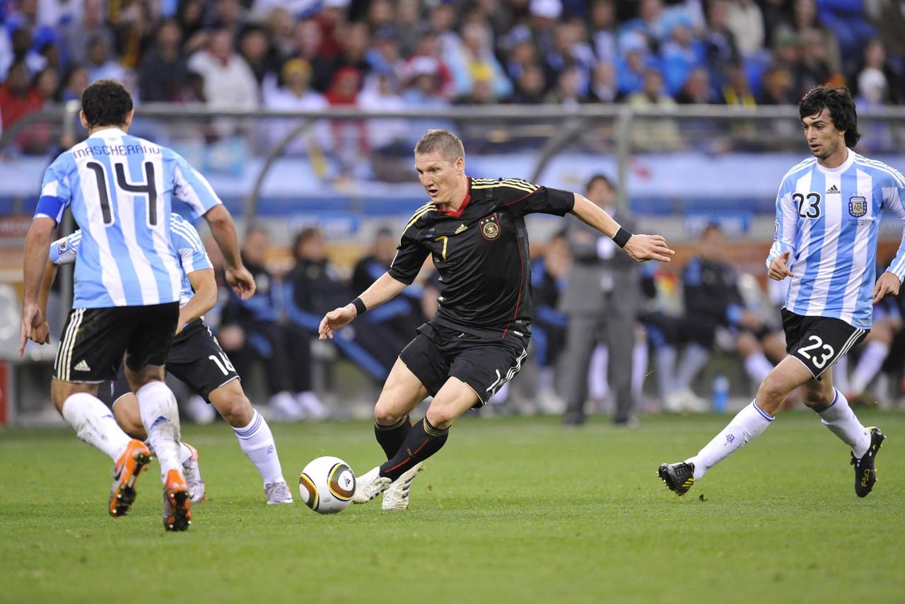 Bastian Schweinsteiger beim WM-Spiel gegen Argentinien am 03.07.2010 