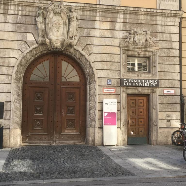 Eingang der Münchner Frauenklinik