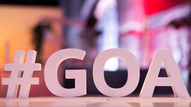 Blick auf den Schriftzug "#goa" bei der Verleihung des Grimme Online Award.
