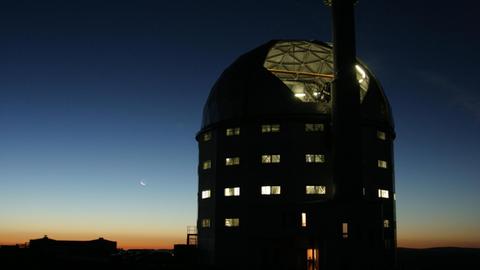 Das SALT-Teleskop ist mit rund 10 Metern Durchmesser das größte optische Teleskop des BRICS-Verbundes